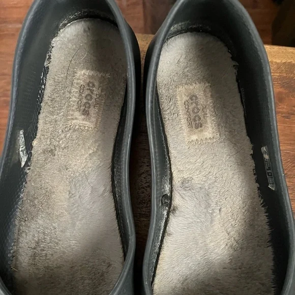 CROCS closed toe, inside “fur”, 6W, black - Picture 2 of 3